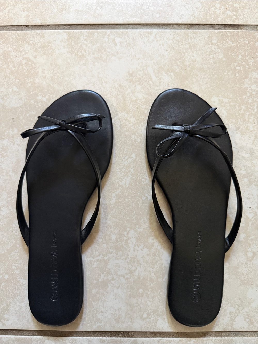 DIVA Lounge Black Bow Toe-Loop Sandals
